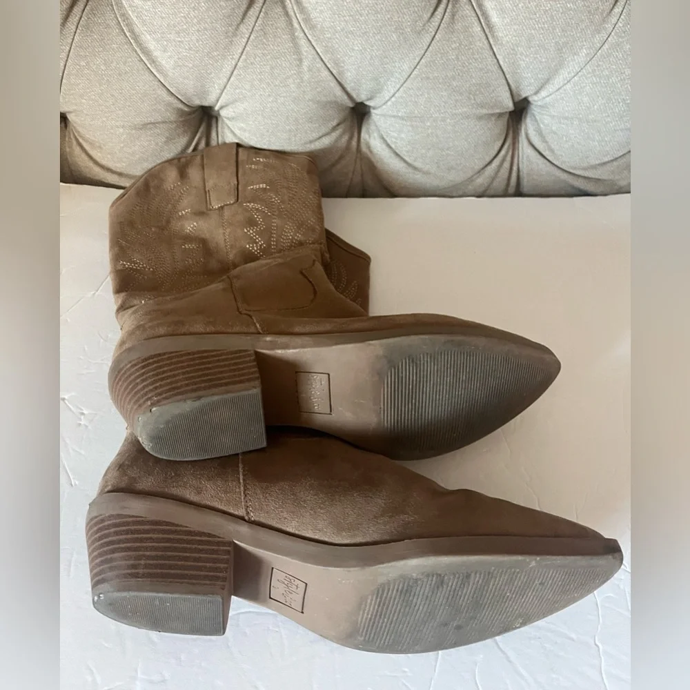 Style & Co. Woman’s Tan Western Boots, Good Condition, Size 9 - Picture 6 of 6